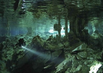 Buceo en cenote Dos Ojos